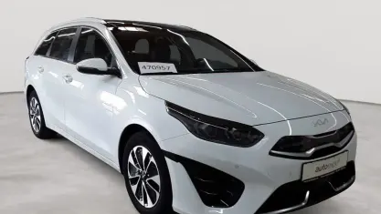 Gebraucht Kia Ceed Sportswagon Spirit 105 PS (77 kW) 2023 Deluxeweiss metallic Kombi