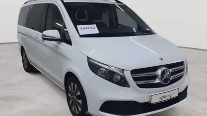 Arktisweiß Gebraucht 2021 Mercedes V220 Van / Kleinbus | 36.890 € (Guter Preis)