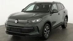 Cipressino grün metallic Neu 2025 VW Tiguan Life SUV | 41.445 € (Fairer Preis)
