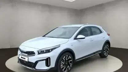 Neu Kia Ceed 150 PS (110 kW) 2026 Carraraweiss Kleinwagen