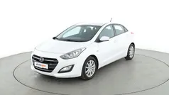 Weiß Gebraucht 2015 Hyundai i30 Classic Limousine | 9.390 € (Etwas zu teuer)