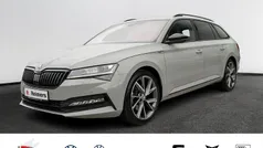 Grau Gebraucht 2022 Skoda Superb SportLine Kombi | 33.637 € (Fairer Preis)