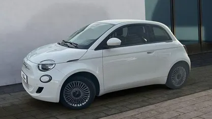 Weiß Gebraucht 2023 Fiat 500e Limousine | 25.590 € (Teuer)