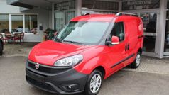 Rot (passione rot) Gebraucht 2022 Fiat Doblò Van / Kleinbus | 17.950 € (Fairer Preis)