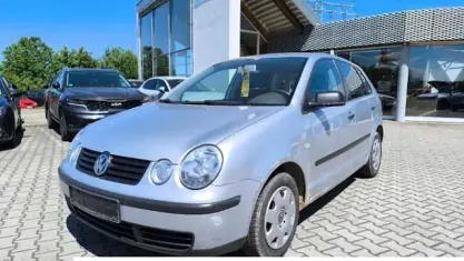 Używany VW Polo 75 KM (55 kW) 2003 Srebrny Sedan/Limuzyna