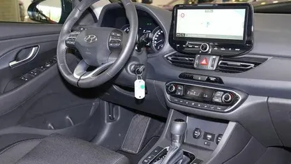 Dark knight / mic Gebraucht 2024 Hyundai i30 Trend Kombi | 20.970 € (Guter Preis)