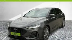 Magnetic metallic Gebraucht 2024 Ford Focus ST-Line Limousine | 22.850 € (Superpreis)
