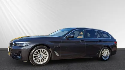 Gebraucht BMW 530e Sport Line 286 PS (210 kW) 2022 Grau Kombi