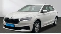 Weiß Gebraucht 2023 Skoda Fabia Ambition Limousine | 13.680 € (Fairer Preis)