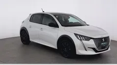 Weiß (metallic) Gebraucht 2021 Peugeot e-208 GT Kleinwagen | 17.590 € (Fairer Preis)