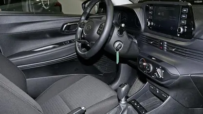 Second-hand Hyundai i20 Trend 101 CP (74 kW) 2024 Negru Hatchback