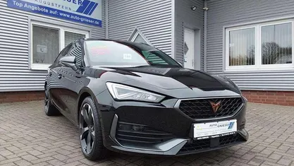 Mitternachtsschwarz Gebraucht 2024 Cupra Leon Kombi | 31.490 € (Fairer Preis)