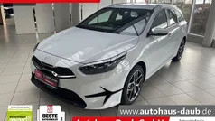 (wd) cararraweiss Gebraucht 2025 Kia Ceed Sportswagon Spirit Kombi | 27.970 € (Fairer Preis)