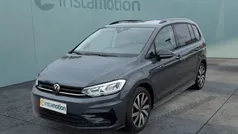 Grau Gebraucht 2024 VW Touran Pro Van / Kleinbus | 38.098 € (Fairer Preis)