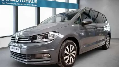 Gebraucht VW Touran Comfortline 150 PS (110 kW) 2025 Grau Van / Kleinbus