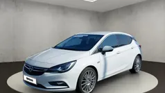 Schneeweiss/summitwhite/arctic Gebraucht 2017 Opel Astra Ultimate Limousine | 11.950 € (Superpreis)