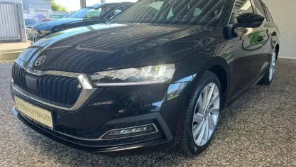 Gebraucht Skoda Octavia First Edition 150 PS (110 kW) 2020 : blackmagic perleffekt Kombi