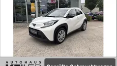 Weiß Gebraucht 2022 Toyota Aygo Play Kleinwagen | 10.960 € (Superpreis)