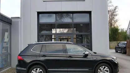 Deep black pearlescent Gebraucht 2022 VW Tiguan Allspace Life SUV | 27.530 € (Fairer Preis)
