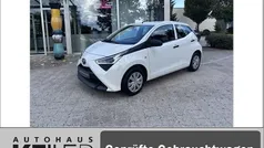 Weiß Gebraucht 2021 Toyota Aygo Business Edition Kleinwagen | 9.980 € (Fairer Preis)