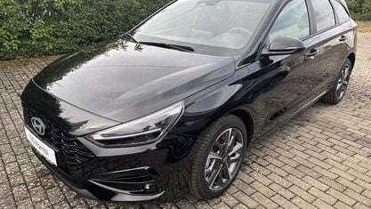 Gebraucht Hyundai i30 Advantage 140 PS (102 kW) 2025 Abyss black Kombi