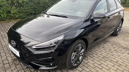 Abyss black Gebraucht 2025 Hyundai i30 Advantage Kombi | 26.950 € (Fairer Preis)
