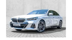 Weiß Gebraucht 2024 BMW 520 M Sport Limousine | 56.480 € (Fairer Preis)