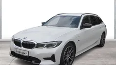 Weiß Gebraucht 2022 BMW 330e Sport Line Kombi | 32.890 € (Fairer Preis)