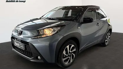 Celestite grey / schwarz Gebraucht 2025 Toyota Aygo X SUV | 17.940 € (Fairer Preis)