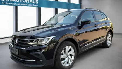 Gebraucht VW Tiguan Life 150 PS (110 kW) 2023 Schwarz SUV