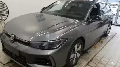 Gebraucht VW Passat R-line 150 PS (110 kW) 2025 Grau Kombi