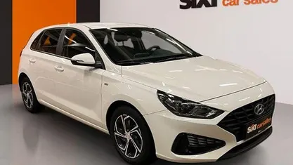 Gebraucht Hyundai i30 Select 120 PS (88 kW) 2023 Weiß Limousine