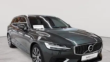 Gebraucht Volvo V60 Inscription 253 PS (186 kW) 2020 Pine grey metallic Kombi