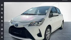 Schneeweiß Gebraucht 2018 Toyota Yaris Hybrid Comfort Kleinwagen | 11.980 € (Fairer Preis)