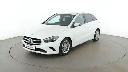 Używany Mercedes B200 Progressive 163 KM (119 kW) 2022 Biały Minivan