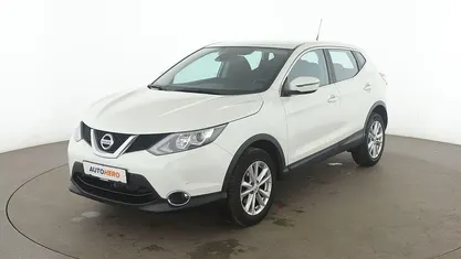 Weiß Gebraucht 2015 Nissan Qashqai Acenta SUV | 12.530 € (Fairer Preis)