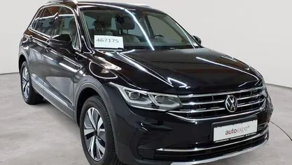 Gebraucht VW Tiguan Elegance 150 PS (110 kW) 2022 Deep black perleffekt SUV