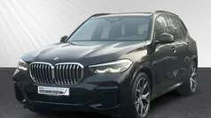 Black sapphire metallic (schwarz) Gebraucht 2022 BMW X5 M Sport SUV | 52.478 € (Guter Preis)