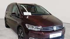 Crimson red metallic Gebraucht 2019 VW Touran Highline Van / Kleinbus | 19.990 € (Guter Preis)