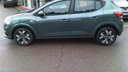 Neu Dacia Sandero Journey 91 PS (66 kW) 2025 Grün schwarz Limousine