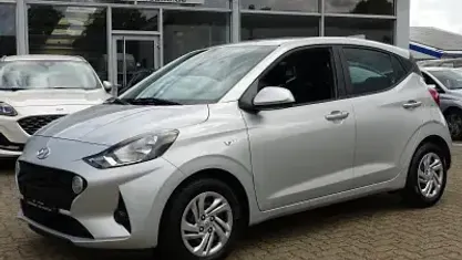 Gebraucht Hyundai i10 Select 67 PS (49 kW) 2023 Silber Kleinwagen