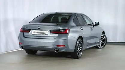Gebraucht BMW 330 Shadowline 245 PS (180 kW) 2024 Skyscraper grau metallic Limousine
