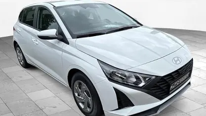 Gebraucht Hyundai i20 Select 79 PS (58 kW) 2026 Atlas white / sol (weiss) Kleinwagen