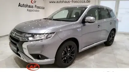 Usata Mitsubishi Outlander P-HEV Basis 224 CV (164 kW) 2021 Grigio SUV