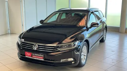 Gebraucht VW Passat Comfortline 150 PS (110 kW) 2019 Deep black perleffekt Kombi