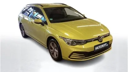 Gebraucht VW Golf VIII Life 150 PS (110 kW) 2023 Gelb Kombi