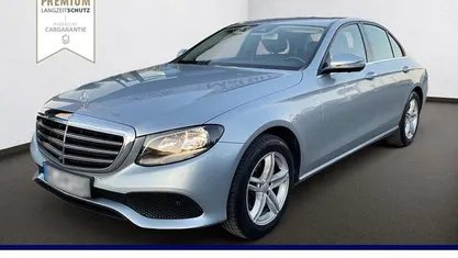 Gebraucht Mercedes E220 194 PS (142 kW) 2016 Diamantsilber Limousine