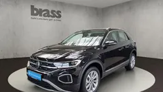 Deep black perleffekt Gebraucht 2024 VW T-Roc Style SUV | 29.600 € (Fairer Preis)