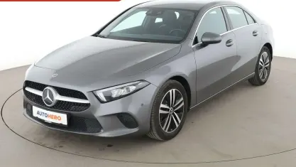 Gebraucht Mercedes A200 Progressive 163 PS (119 kW) 2020 Grau Limousine
