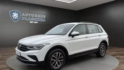 Pure white (weiß) Gebraucht 2022 VW Tiguan Life SUV | 23.950 € (Fairer Preis)
